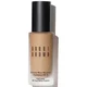 Bobbi Brown Skin Long-Wear Weightless Foundation SPF 15 trwały podkład z filtrem SPF 15 - Warm Ivory