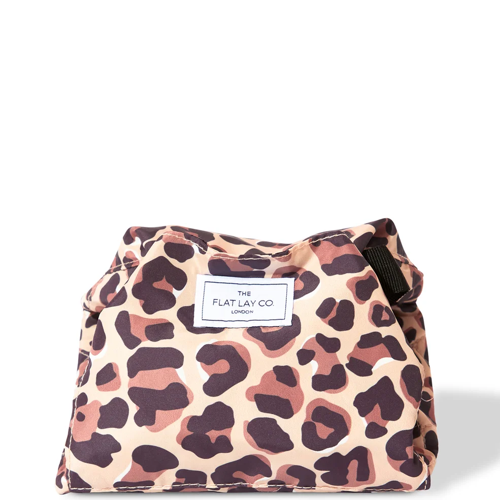 The Flat Lay Co. Drawstring Bag - Leopard Print Zdjęcie 1