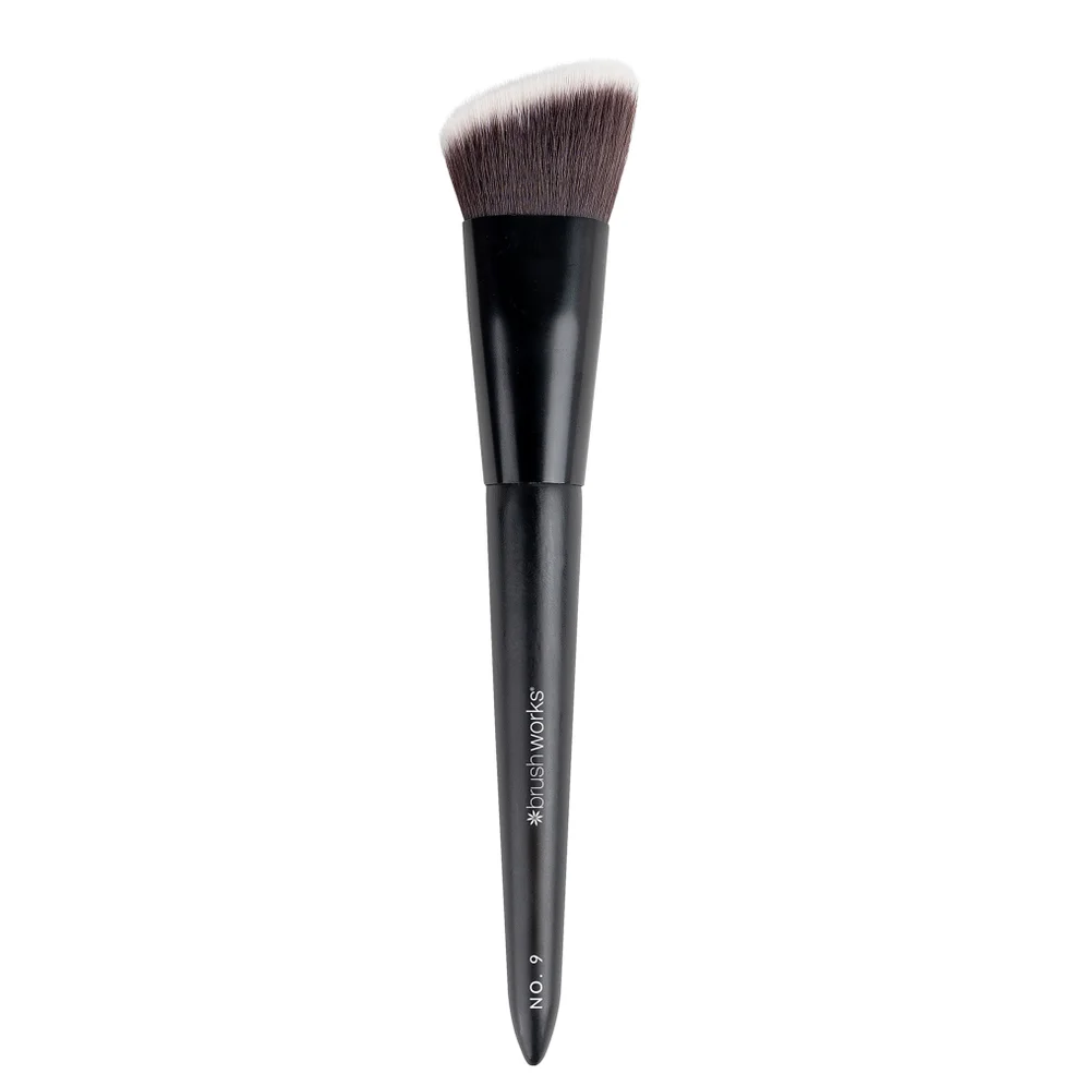 brushworks No. 9 Angled Flat Top Foundation Buffing Brush Zdjęcie 1